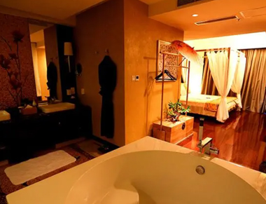 武汉东西湖养生会所的黄昏恋：当爱情遇上八十岁